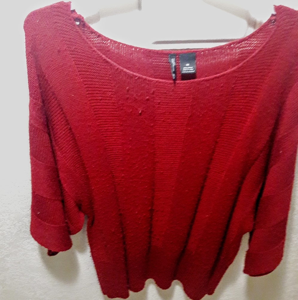 Quarter sleeve sweater